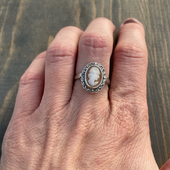 Vintage Silver Cameo Ring - Picture 4 of 4